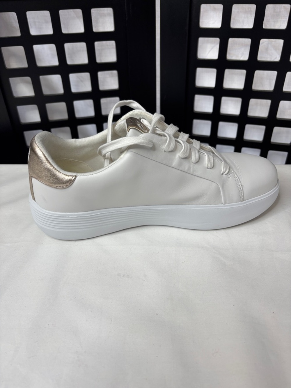 🤍 Cole Haan Grand Crosscourt 9C Sneakers Women's White Leather Gold Casual 🤍 - Picture 5 of 9